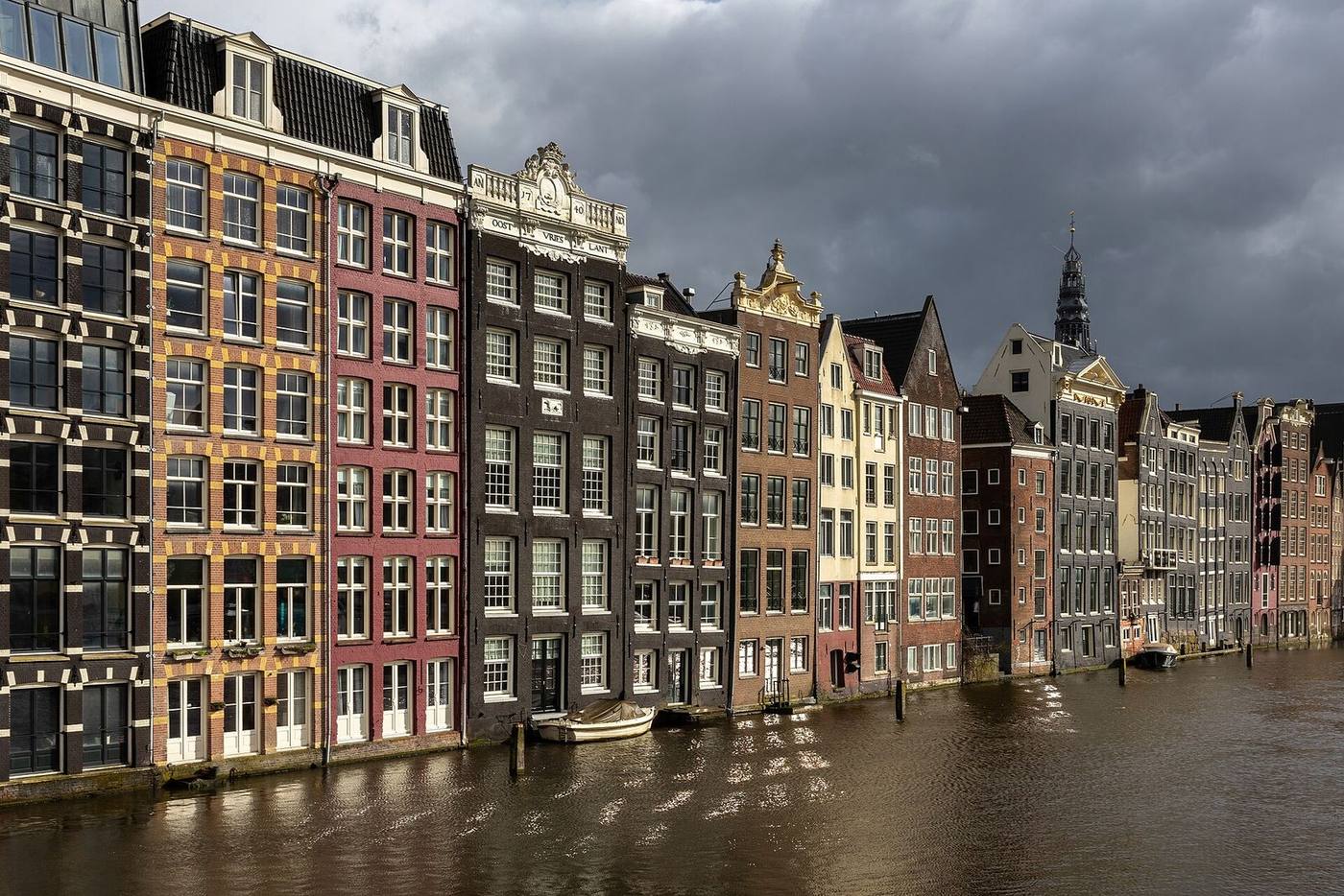 Damrak and the canal houses