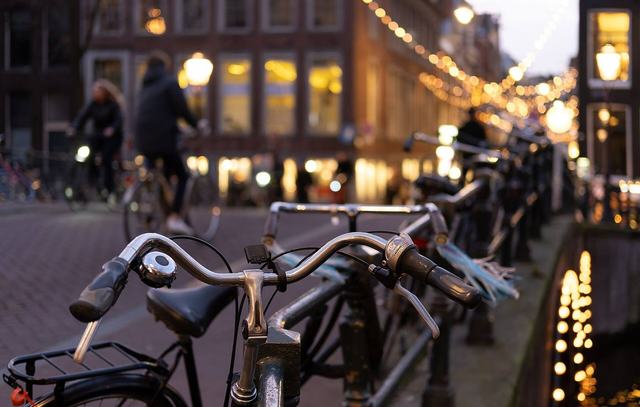 Cycling in the Jordaan