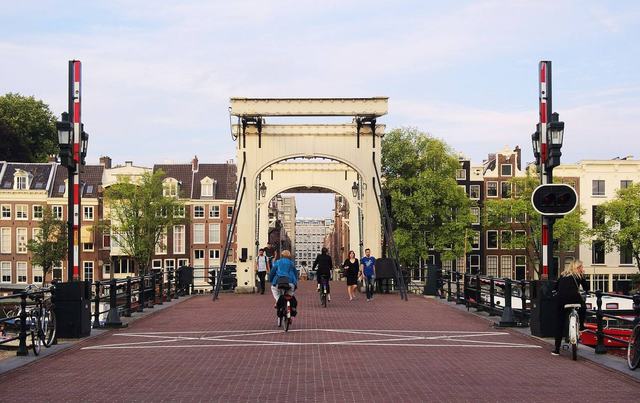 The Skinny Bridge (Magere Brug)